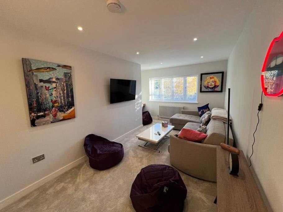 Squirrels Leap - Beautiful One Bed *